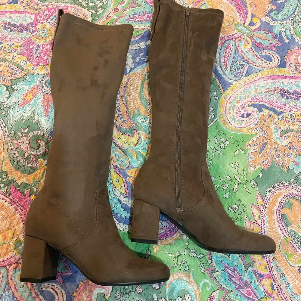 Guess Faux Suede. Knee high size 7